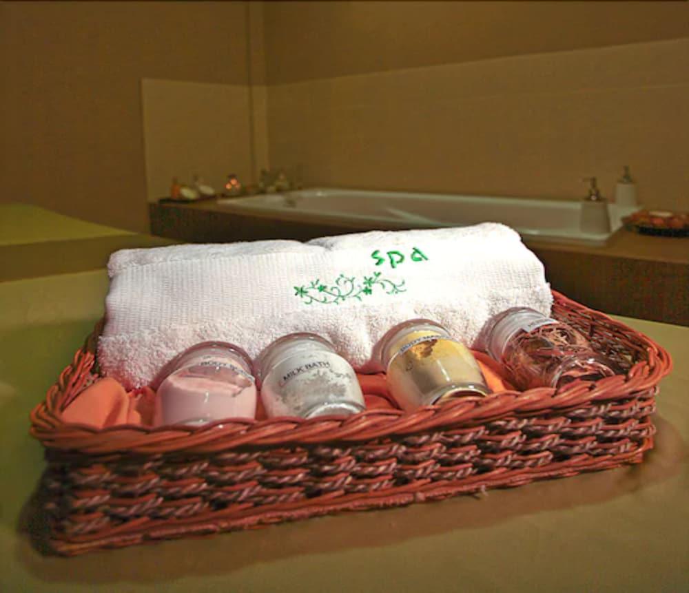 Golden Flower By Kagum Hotels Bandung Ngoại thất bức ảnh