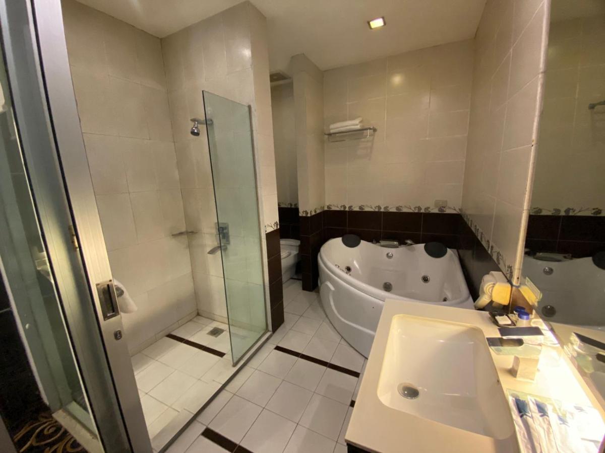 Golden Flower By Kagum Hotels Bandung Ngoại thất bức ảnh