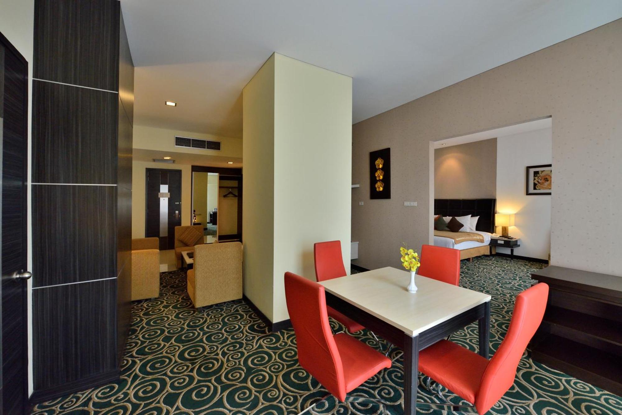 Golden Flower By Kagum Hotels Bandung Ngoại thất bức ảnh