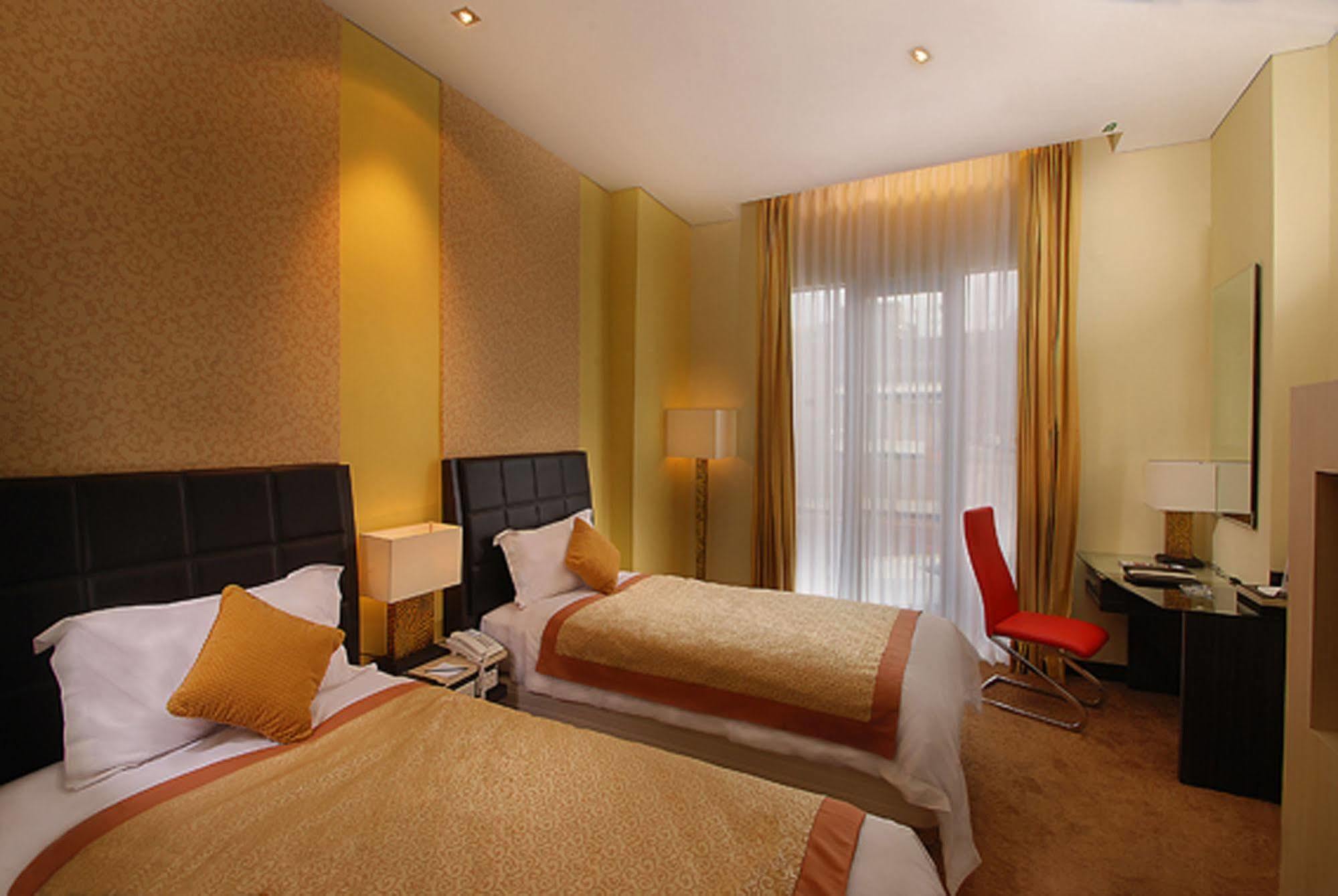 Golden Flower By Kagum Hotels Bandung Ngoại thất bức ảnh